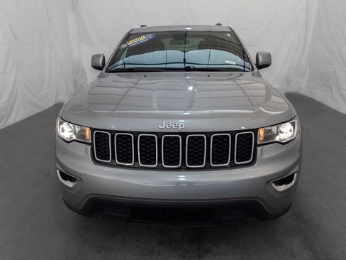 Used 2020 Jeep Grand Cherokee Laredo image 2