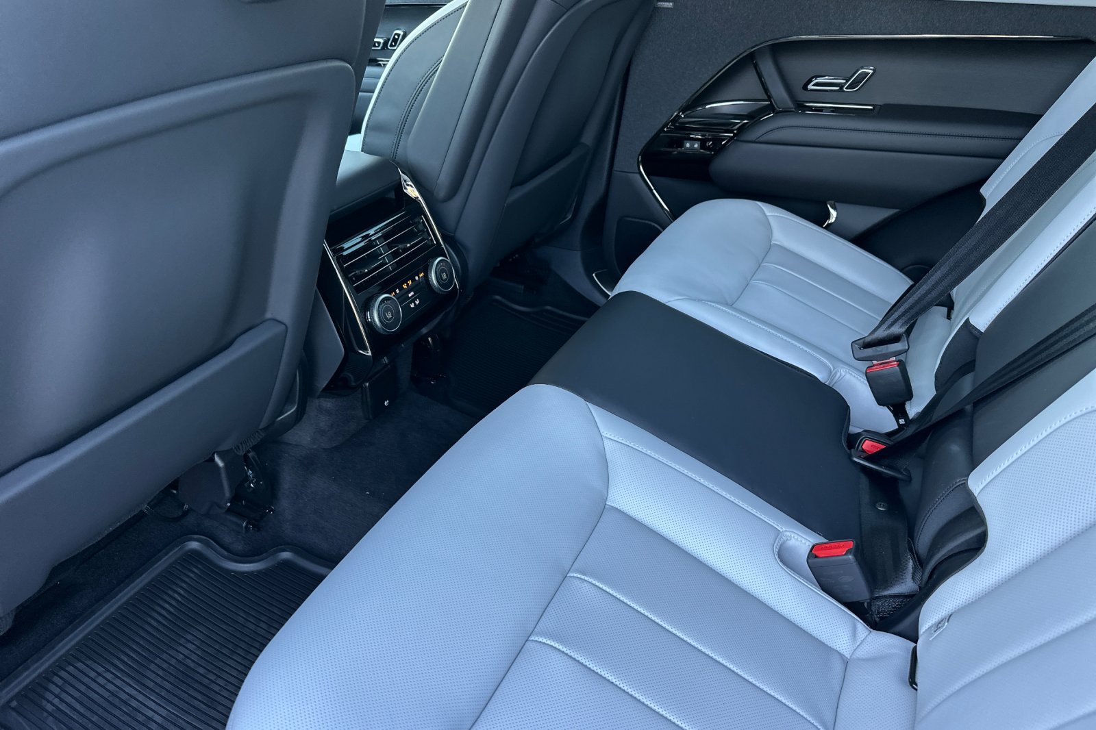 New 2027 Land Rover Range Rover Sport Dynamic SE AWD/4WD image 12