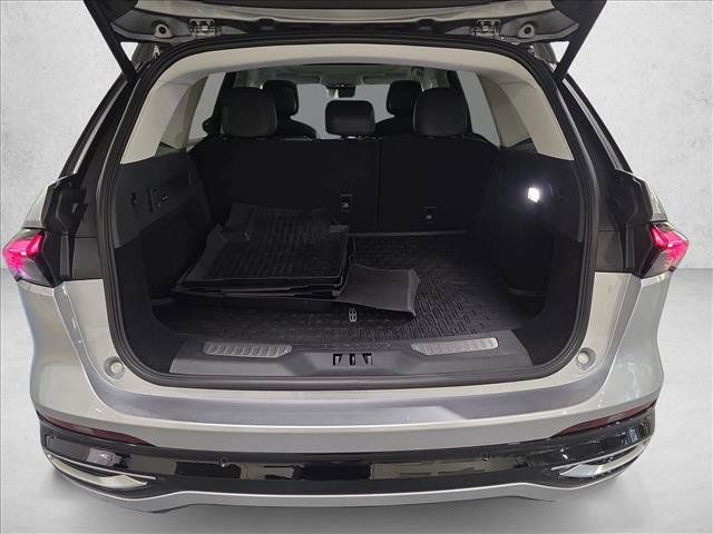 Used 2025 Lincoln Nautilus Reserve AWD/4WD image 13