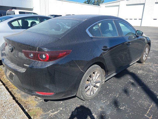 Used 2022 MAZDA MAZDA3 Sedan FWD image 3