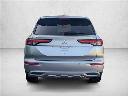 Used 2024 Mitsubishi Outlander SE image 7