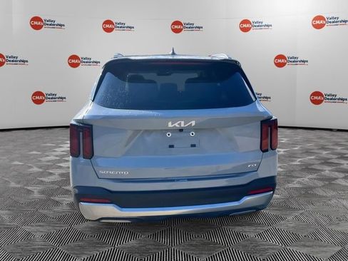 Used 2024 Kia Sorento S w/ Panoramic Sunroof Package image 6