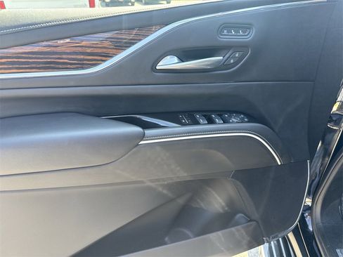 Used 2024 Cadillac Escalade Premium Luxury image 21