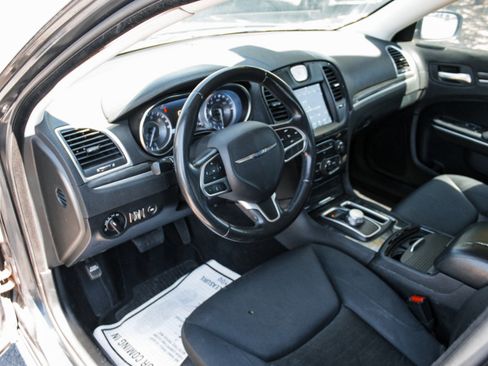 Used 2018 Chrysler 300 Touring w/ Sport Appearance Package RWD image 7