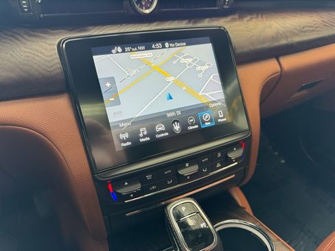 Used 2019 Maserati Quattroporte S Q4 AWD/4WD image 25