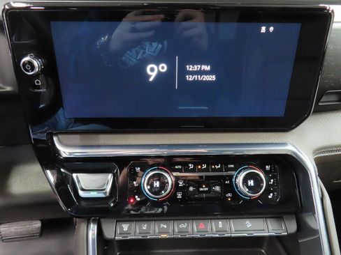 Used 2024 GMC Sierra 2500 Denali image 13