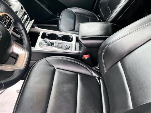 Used 2023 Ford Explorer XLT w/ Equipment Group 202A image 21