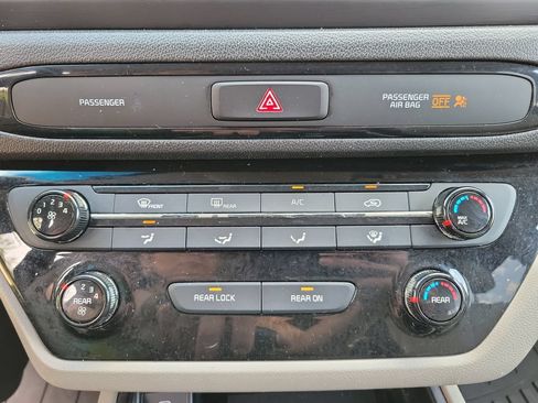Used 2020 Kia Sedona EX FWD image 19