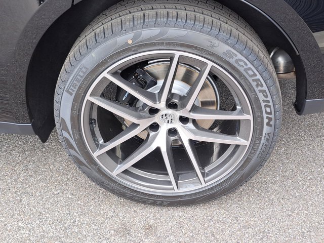 Used 2026 Porsche Macan AWD/4WD image 13