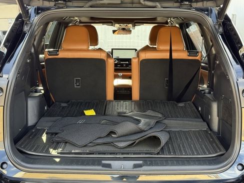Used 2023 Toyota Highlander Platinum image 16