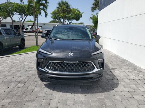 Used 2025 Buick Encore GX Avenir w/ Avenir Technology Package FWD image 2