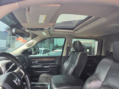 Used 2016 RAM 2500 Laramie w/ Black Appearance Group AWD/4WD image 8
