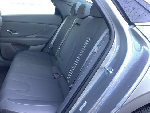 Used 2025 Hyundai Elantra SEL FWD image 13