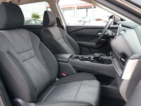 Used 2024 Nissan Rogue SV FWD image 29