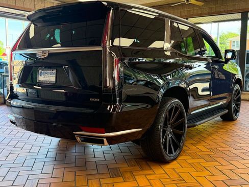 Used 2021 Cadillac Escalade Luxury AWD/4WD image 8