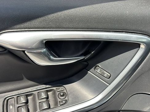 Used 2018 Volvo V60 T5 Dynamic FWD image 11