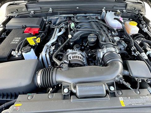 New 2025 Jeep Wrangler Unlimited Rubicon w/ Technology Group image 22