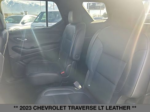 Used 2023 Chevrolet Traverse LT image 17