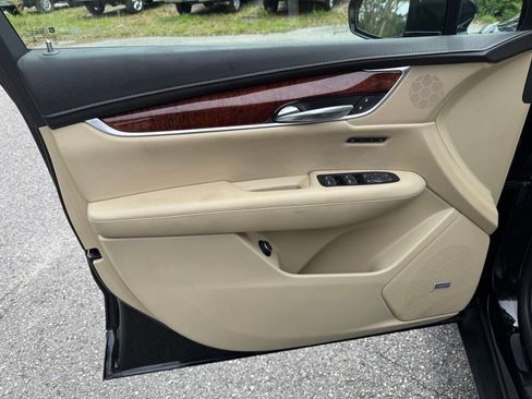 Used 2017 Cadillac XT5 Luxury w/ Driver Awareness Package image 40