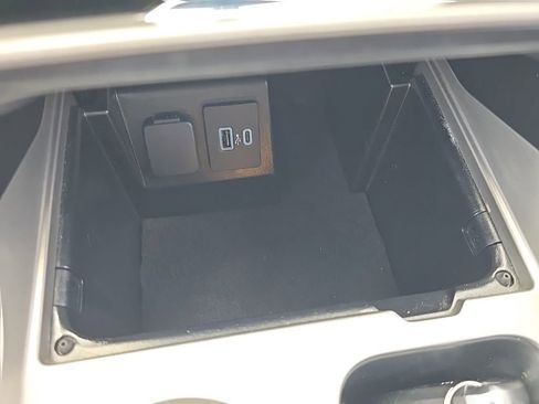 Used 2022 Ford Explorer XLT w/ Equipment Group 202A image 39