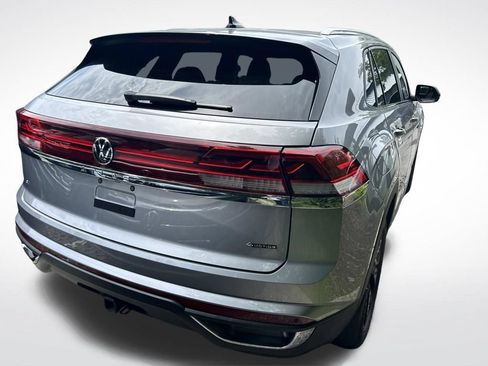 Used 2024 Volkswagen Atlas Cross Sport SE AWD/4WD image 4