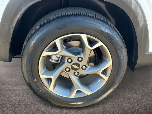 Used 2025 Chevrolet Trax LT w/ LT Convenience Package image 8