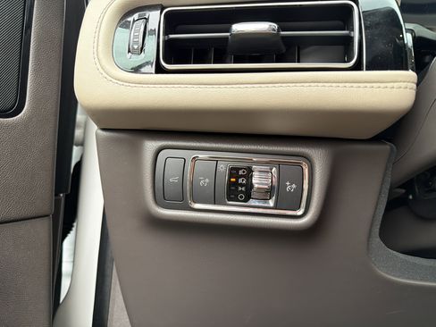 Used 2023 Lincoln Aviator AWD w/ Premium Package image 12