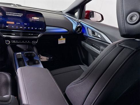 New 2026 Chevrolet Equinox EV LT image 17