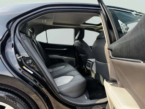 Used 2019 Toyota Camry XLE image 37