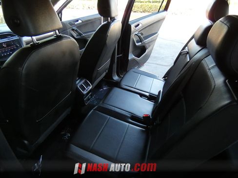 Used 2018 Volkswagen Tiguan SE w/ Panoramic Sunroof Package AWD/4WD image 42