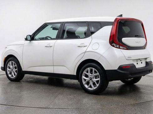 Used 2025 Kia Soul LX w/ LX Technology Package FWD image 5