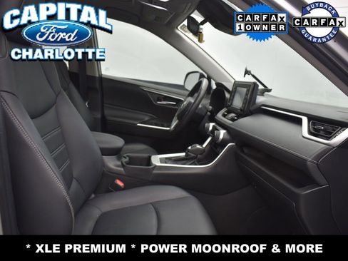 Used 2022 Toyota RAV4 XLE Premium image 10