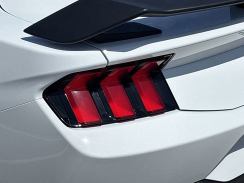 Used 2025 Ford Mustang Coupe RWD image 7