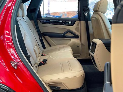 Used 2023 Porsche Cayenne w/ Premium Package AWD/4WD image 23
