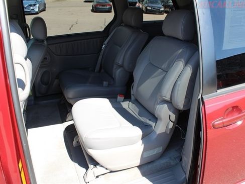 Used 2005 Toyota Sienna XLE AWD/4WD image 24