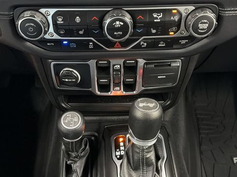 Used 2025 Jeep Wrangler Unlimited Sahara w/ Safety Group AWD/4WD image 22