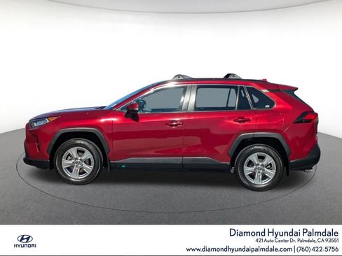 Used 2021 Toyota RAV4 XLE w/ Carpet Mat Package (TMS) FWD image 4