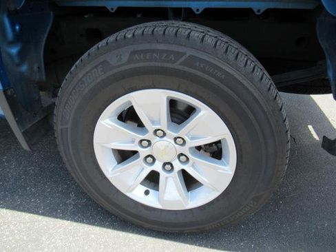 Used 2022 Chevrolet Silverado 1500 LT AWD/4WD image 8
