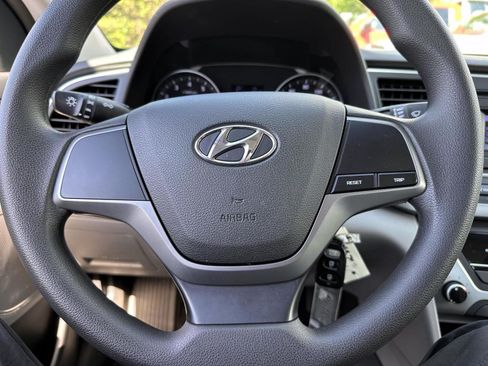 Used 2017 Hyundai Elantra SE FWD image 18