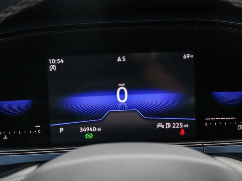 Used 2022 Volkswagen Taos SE w/ Panoramic Sunroof Package FWD image 23