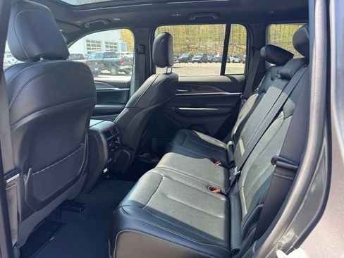 Used 2024 Jeep Grand Cherokee Limited w/ Black Appearance Package AWD/4WD image 27