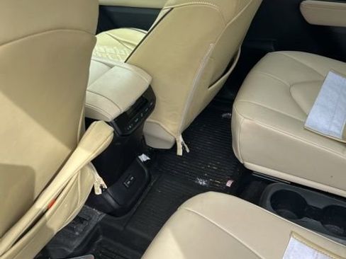 Used 2023 Toyota Highlander XLE image 21