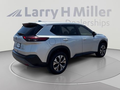 Used 2023 Nissan Rogue SV AWD/4WD image 5