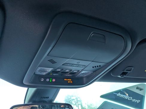 Used 2024 Buick Enclave Essence w/ Experience Buick Package AWD/4WD image 27