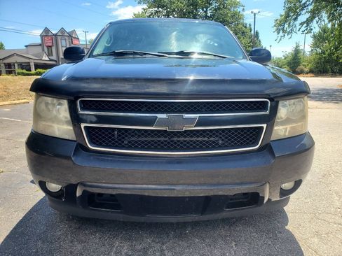 Used 2007 Chevrolet Suburban LT w/ LT Preferred Equipment Group RWD image 2