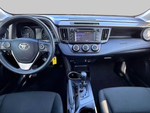 Used 2018 Toyota RAV4 LE FWD image 15