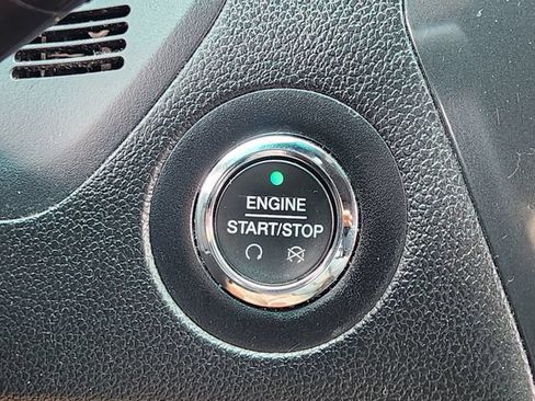 Used 2017 Ford Explorer XLT w/ Equipment Group 202A FWD image 15