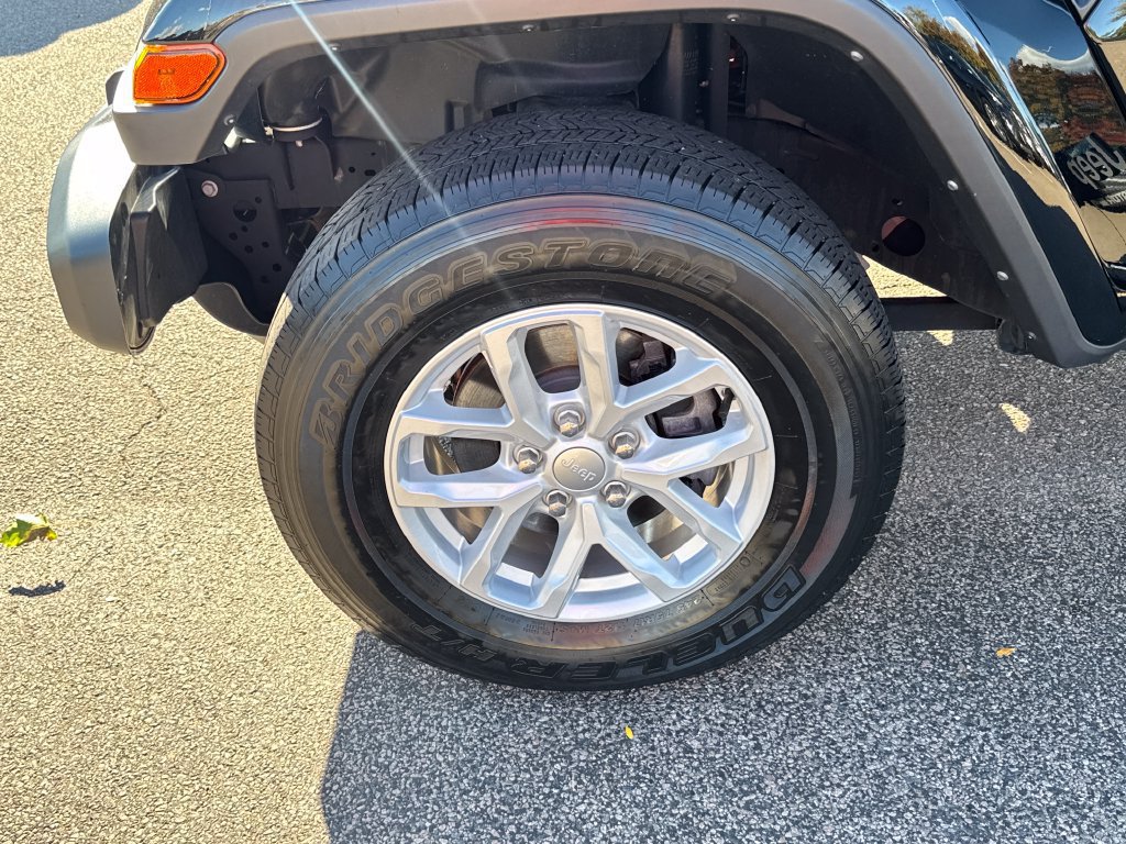 Used 2023 Jeep Gladiator Sport AWD/4WD image 42