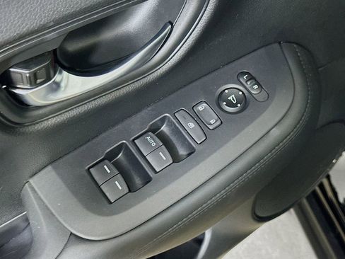 Used 2025 Honda HR-V LX image 21