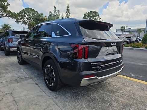 Certified 2025 Kia Sorento S w/ Panoramic Sunroof Package FWD image 14